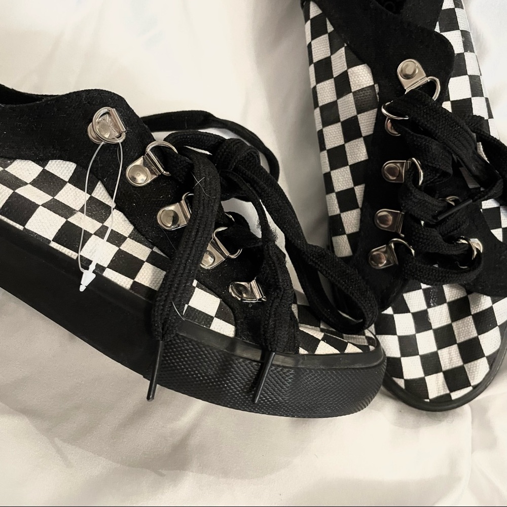 Hot topic Size 9 Checker Shoes - Picture 3 of 5